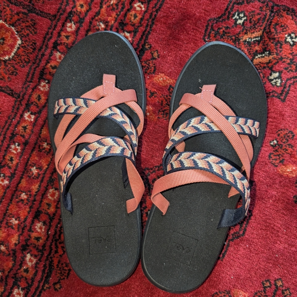 *Like New*Teva Voya Zillesa Size 8